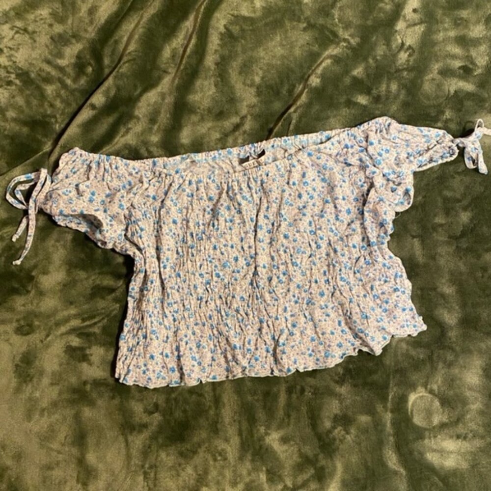 GUESS off the shoulder crop